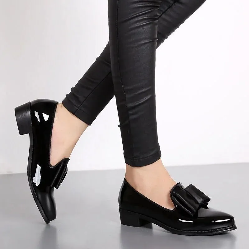 2023 New Women's Loafers Bow Decor Pointed Toe Flat Shoes for Women Patent Leather Shallow Mouth Commuter Casual Shoes for Women