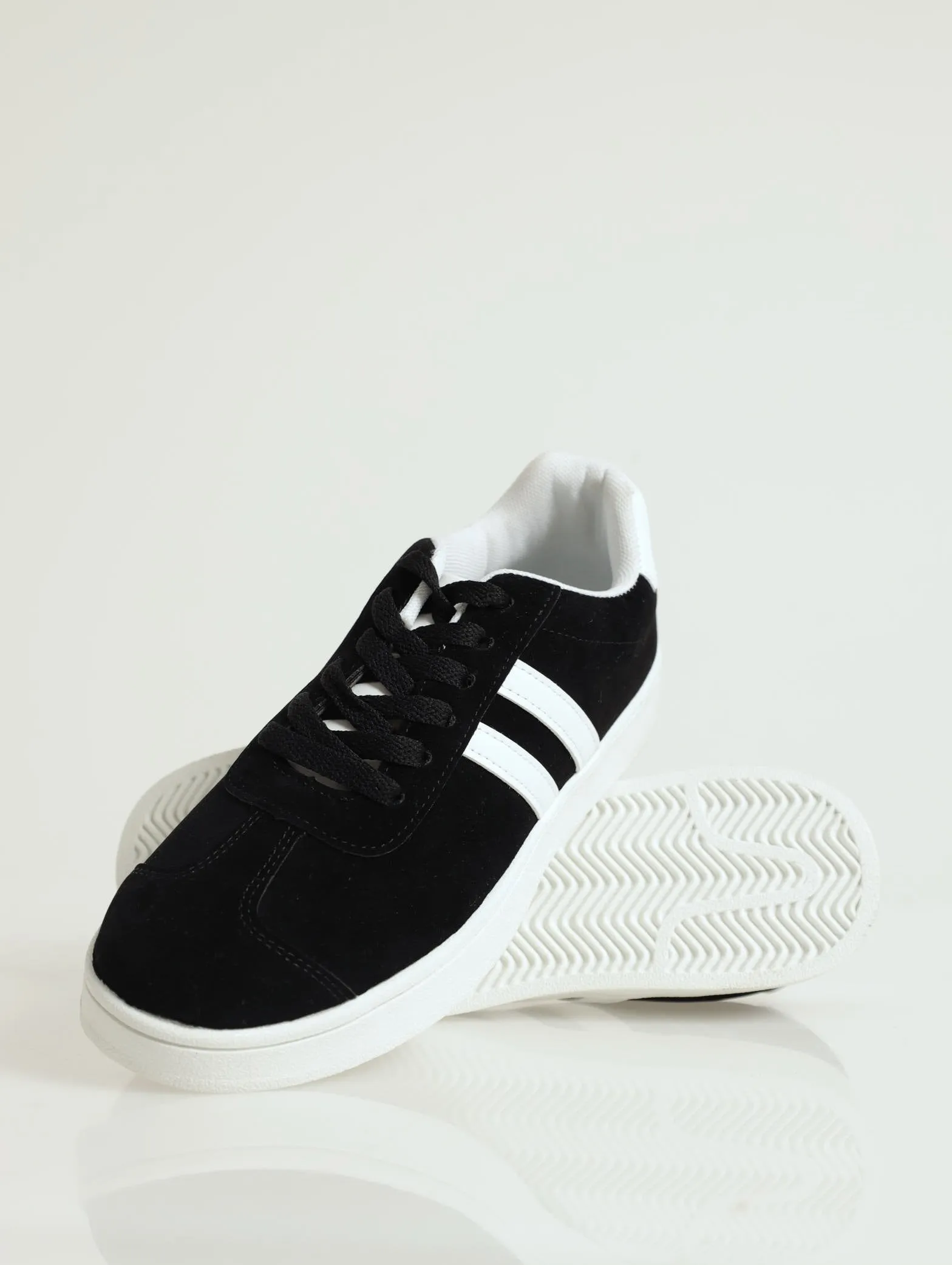 Basic Lace Up Sneaker - Black