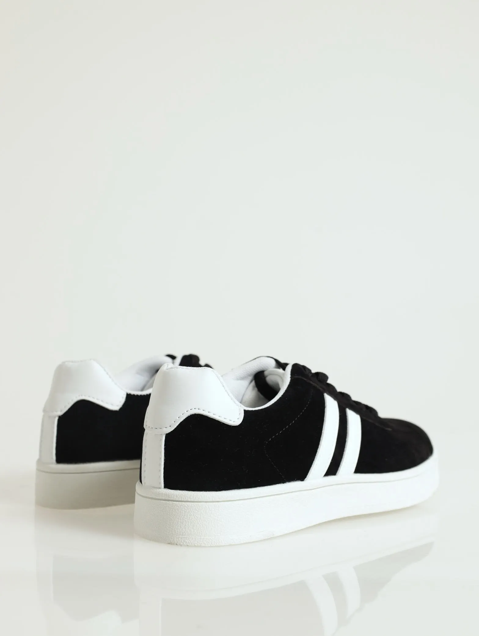 Basic Lace Up Sneaker - Black