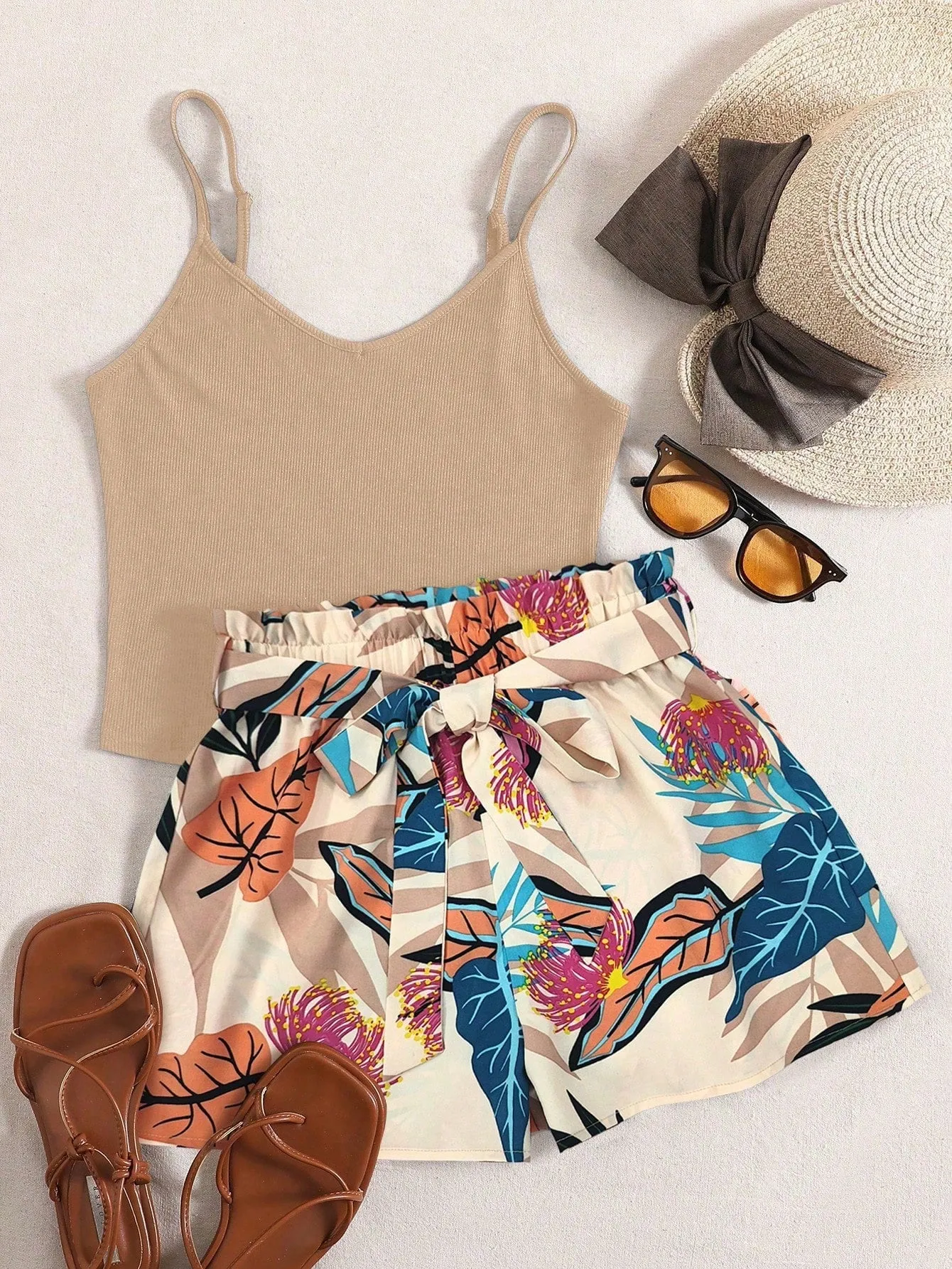 Conjunto de camisola y shorts con cinturón en Cherry Vibes
