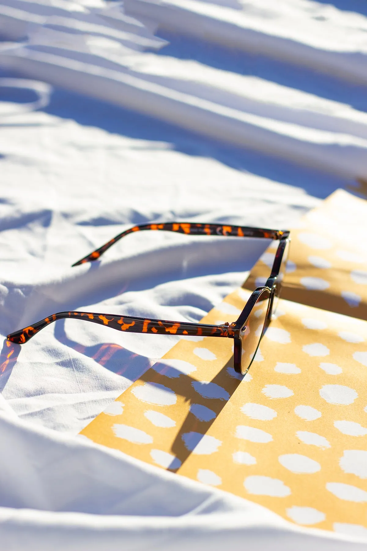 Front Lens Rounded Classic Pin Sunglasses
