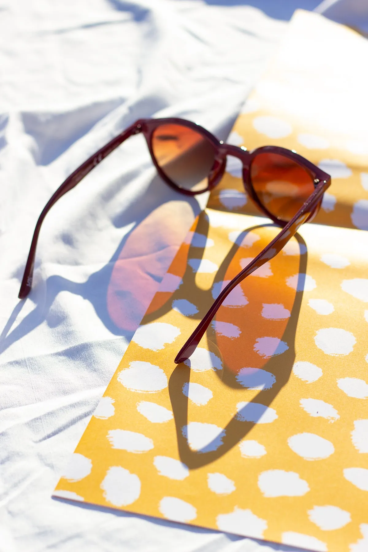 Front Lens Rounded Classic Pin Sunglasses