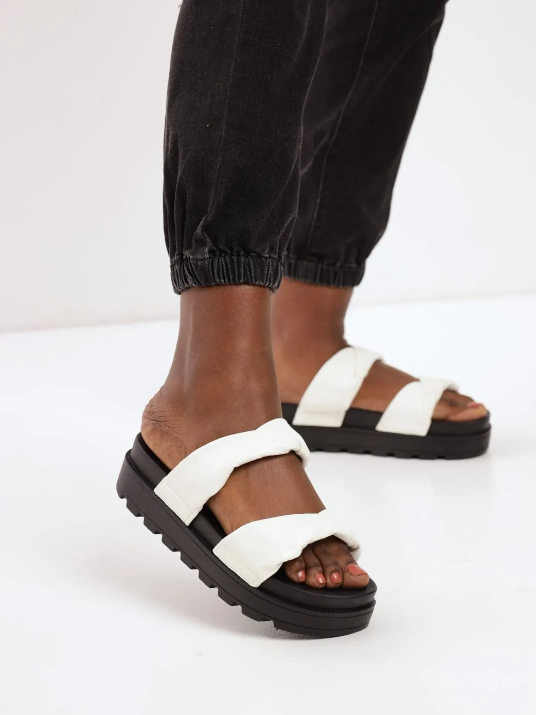 Ladies Moulded Twisted Padded Sandal - White