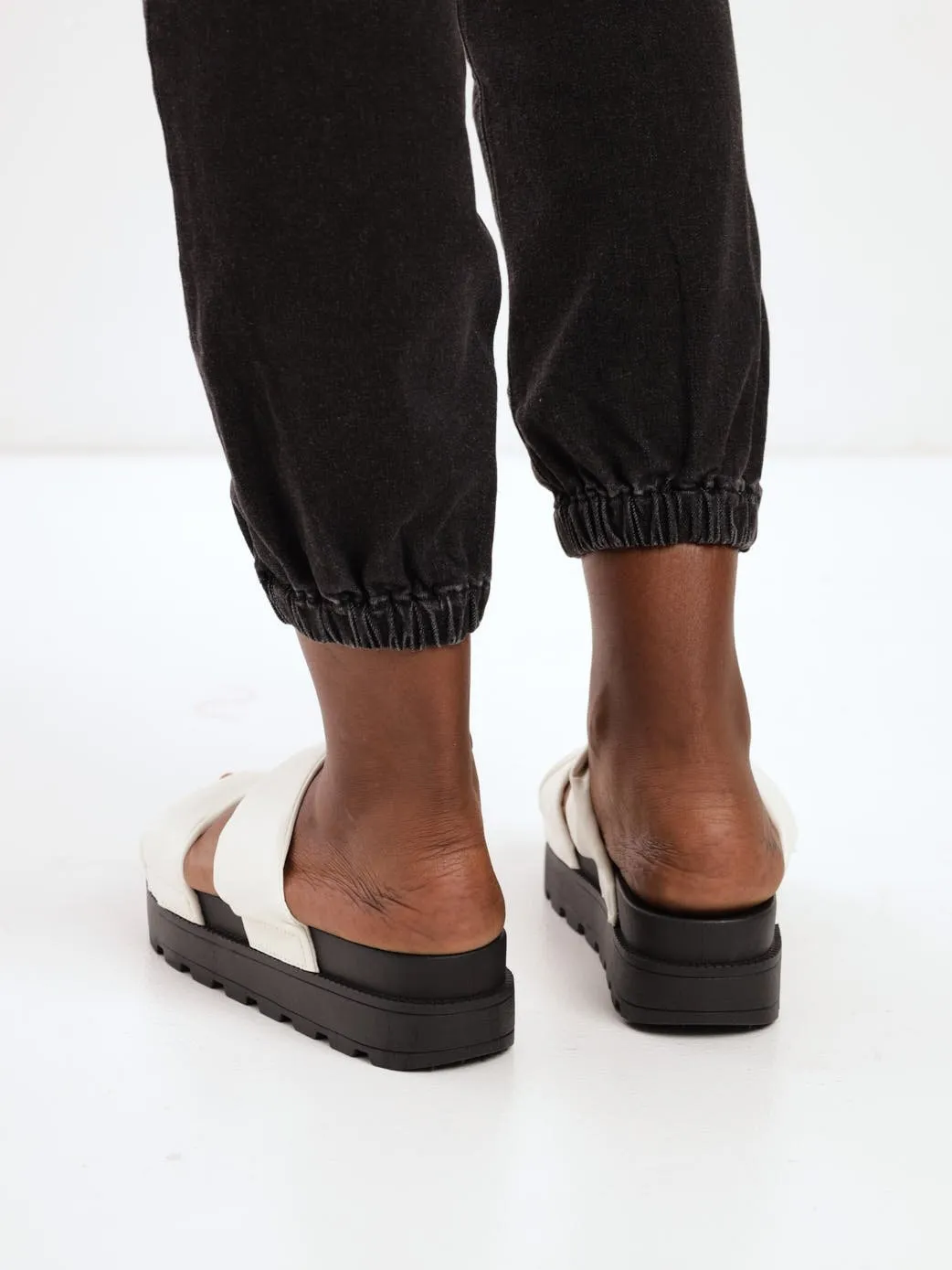 Ladies Moulded Twisted Padded Sandal - White