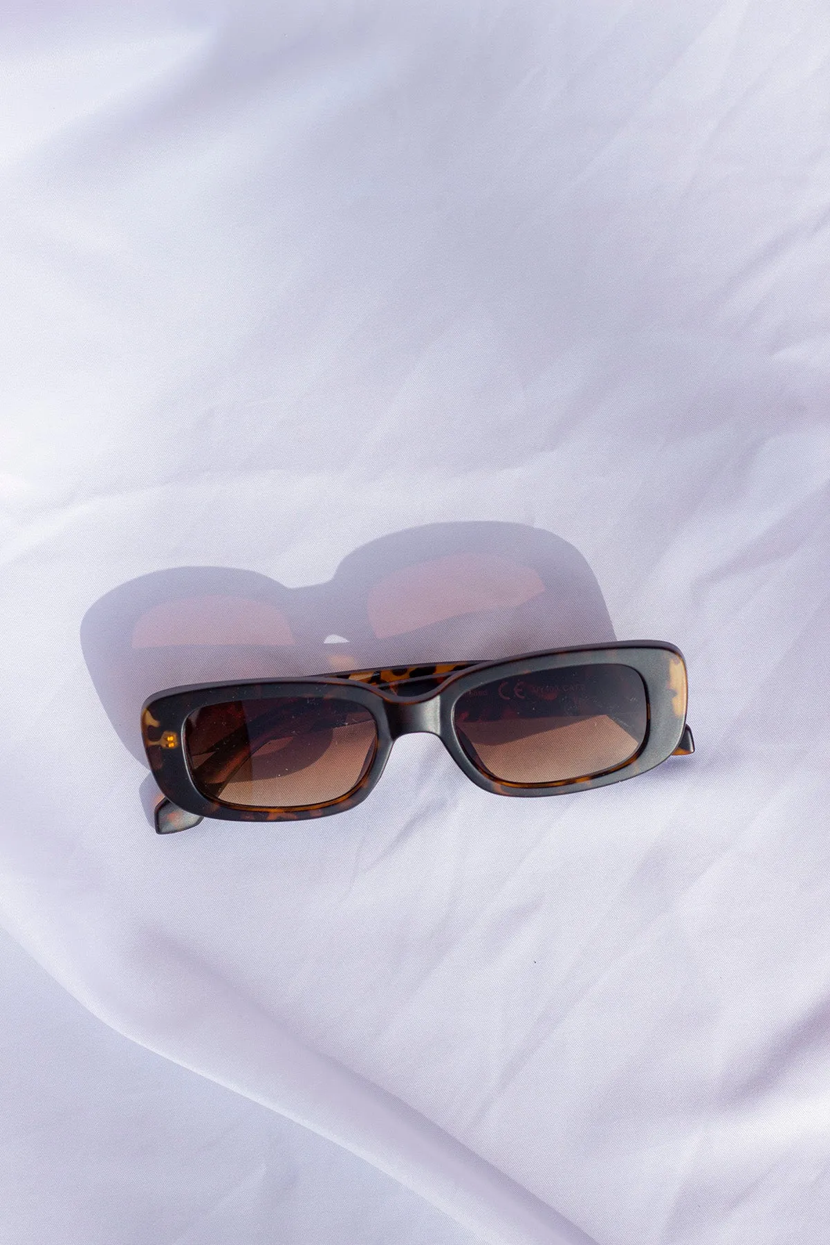 Rounded Rectangle 90s Look Sunglasses