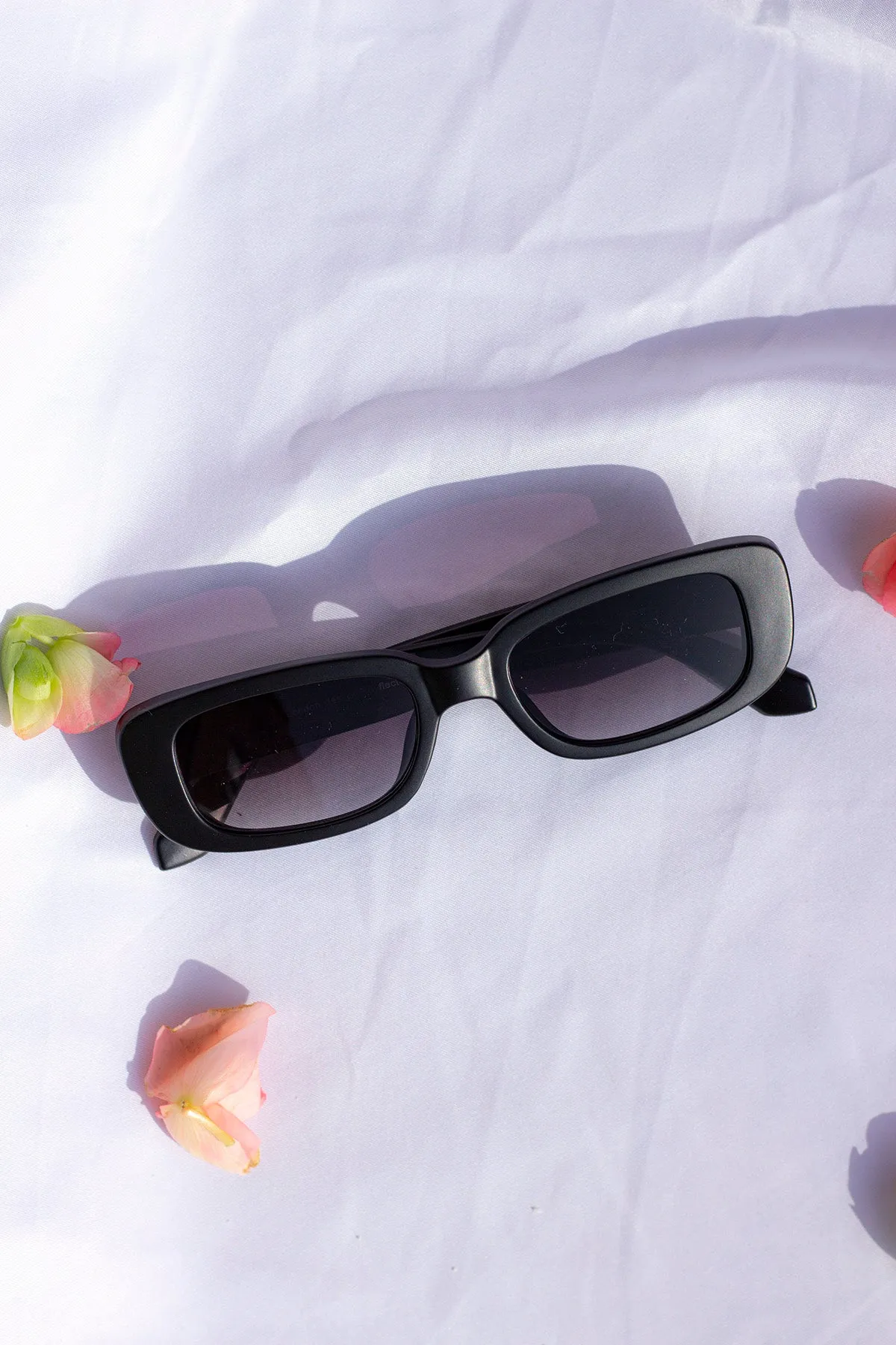 Rounded Rectangle 90s Look Sunglasses