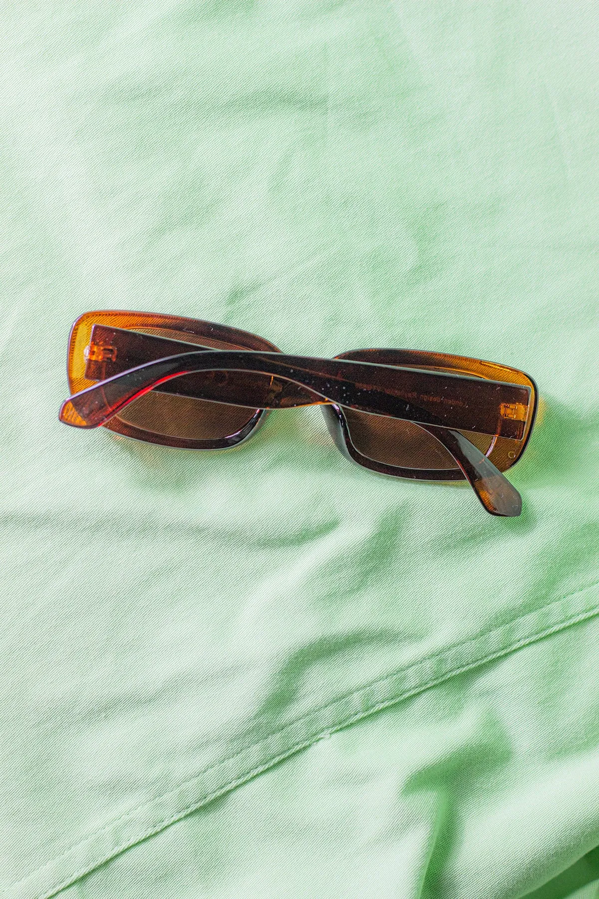 Rounded Rectangle 90s Look Sunglasses