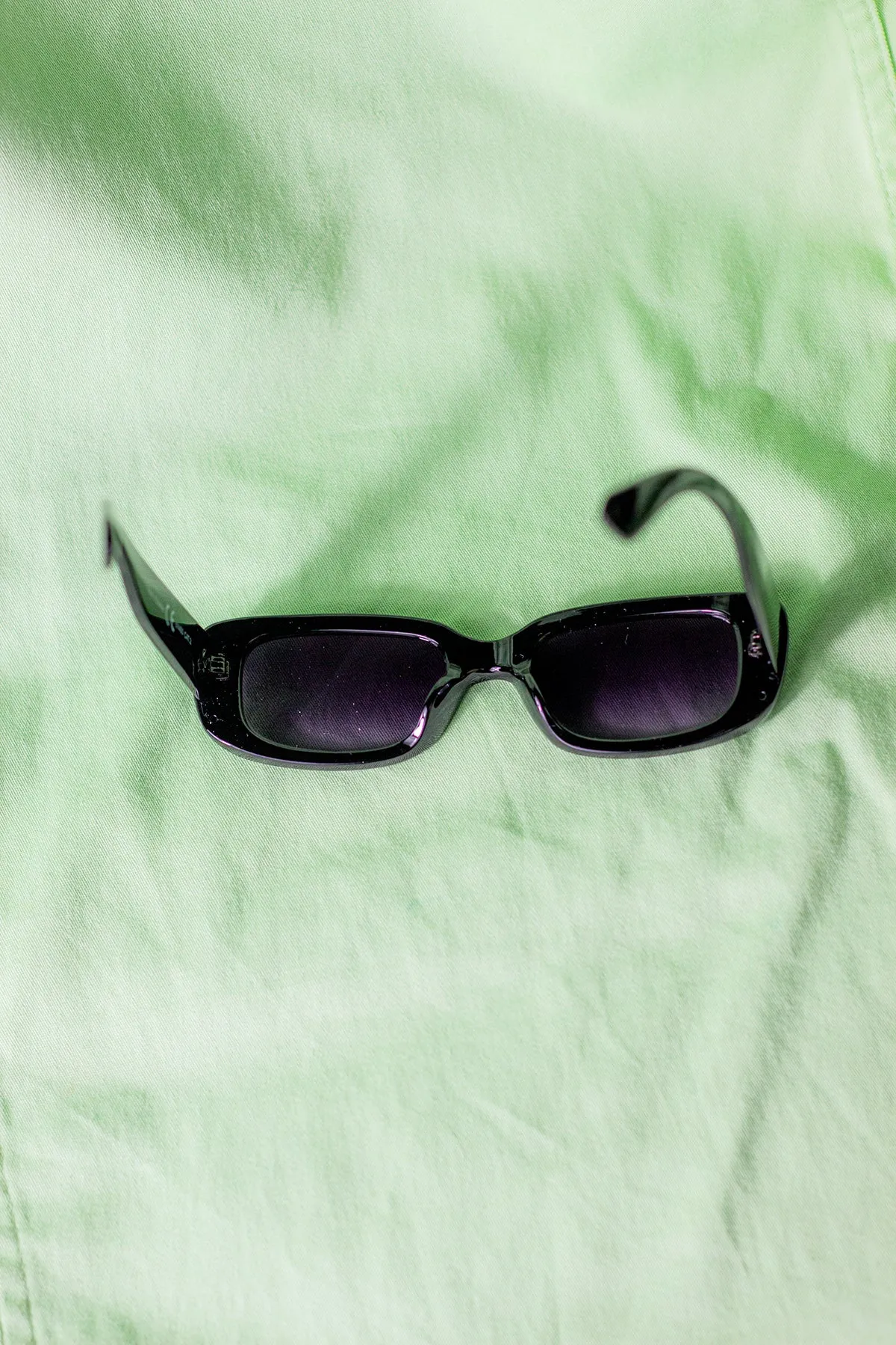 Rounded Rectangle 90s Look Sunglasses