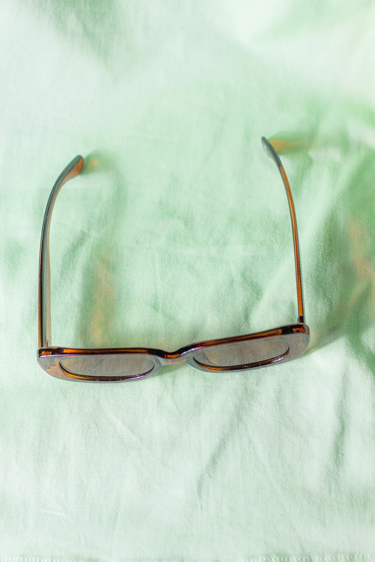 Rounded Rectangle 90s Look Sunglasses