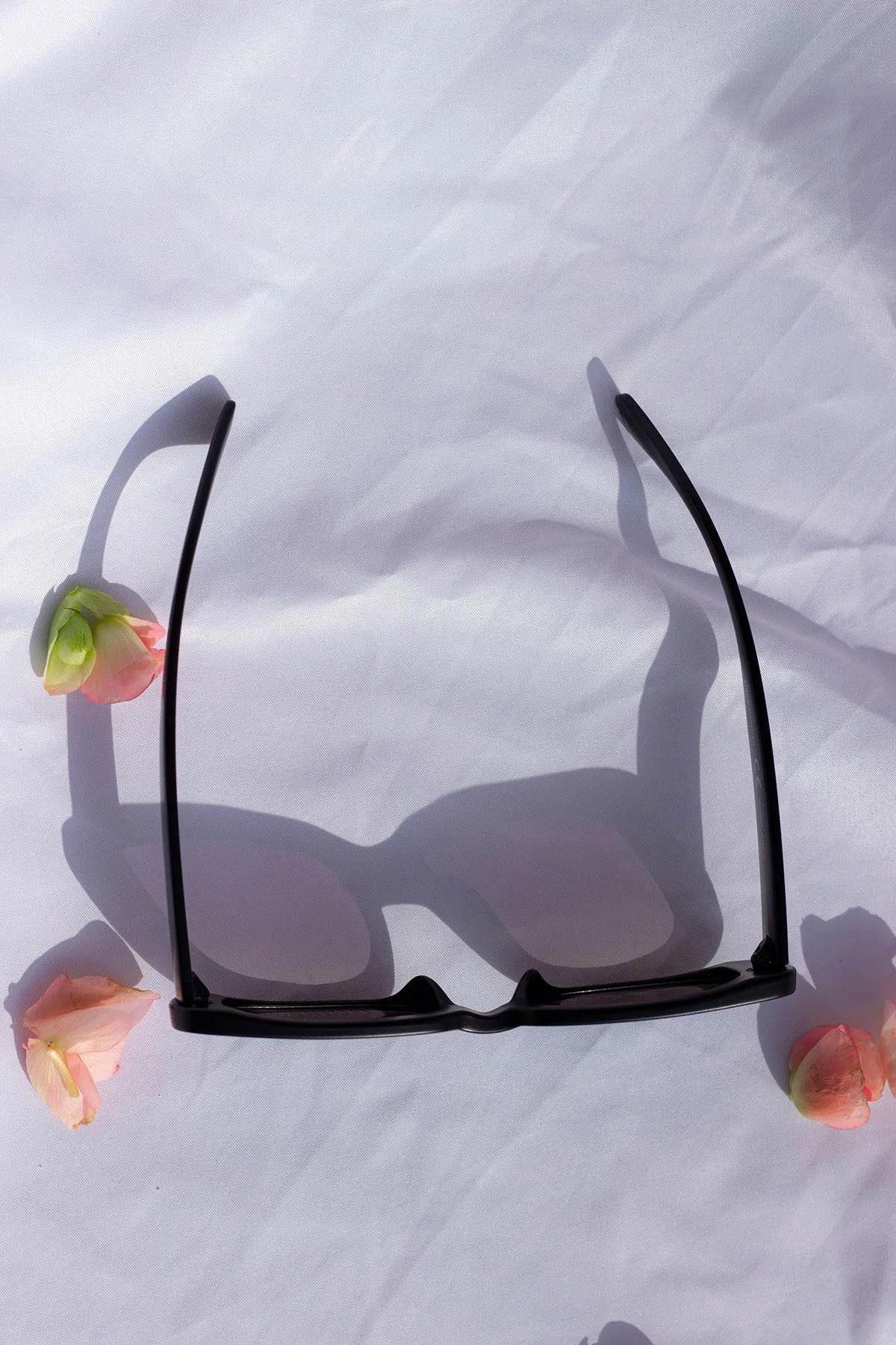 Rounded Rectangle 90s Look Sunglasses