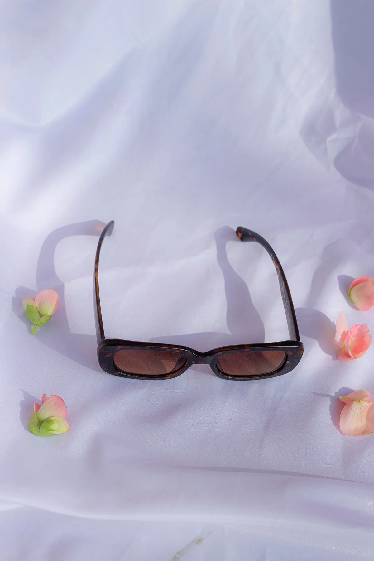 Rounded Rectangle 90s Look Sunglasses