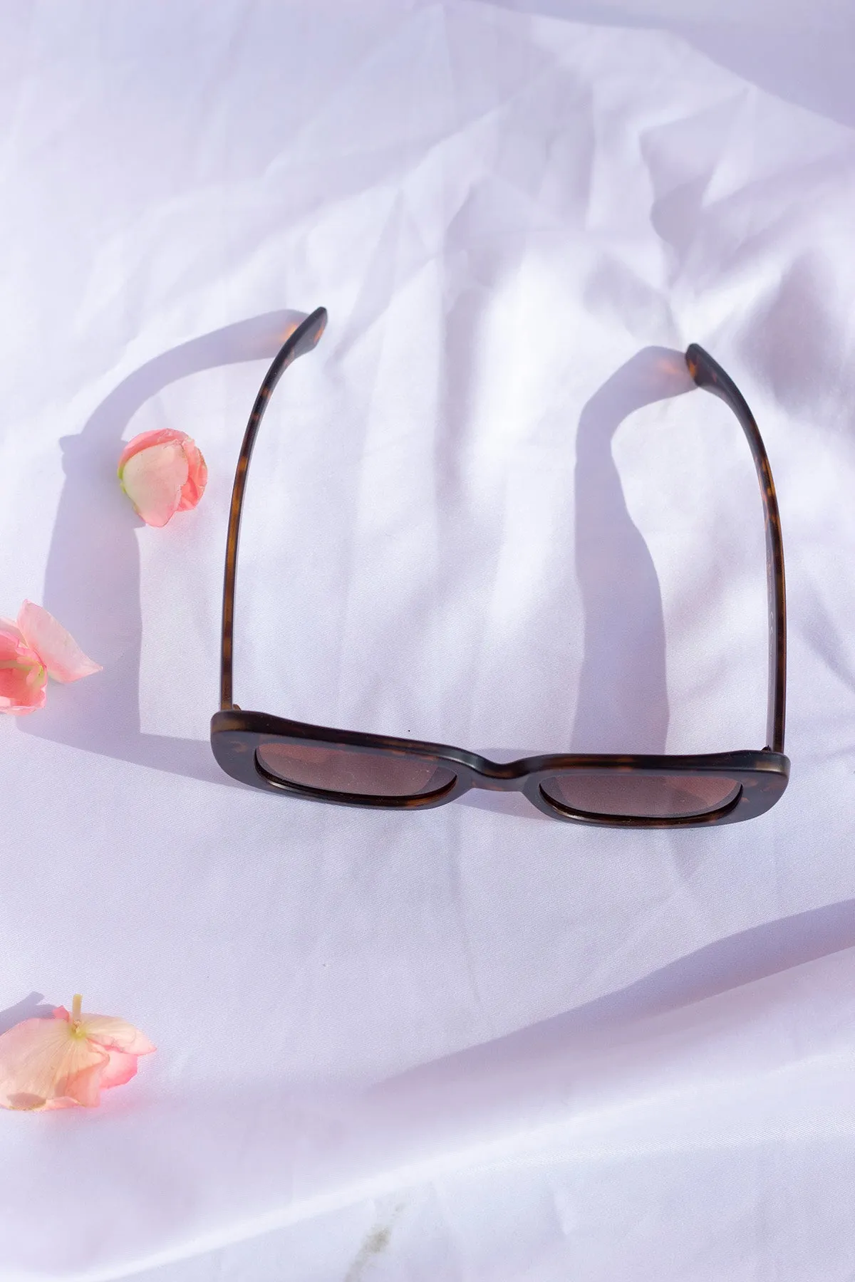 Rounded Rectangle 90s Look Sunglasses
