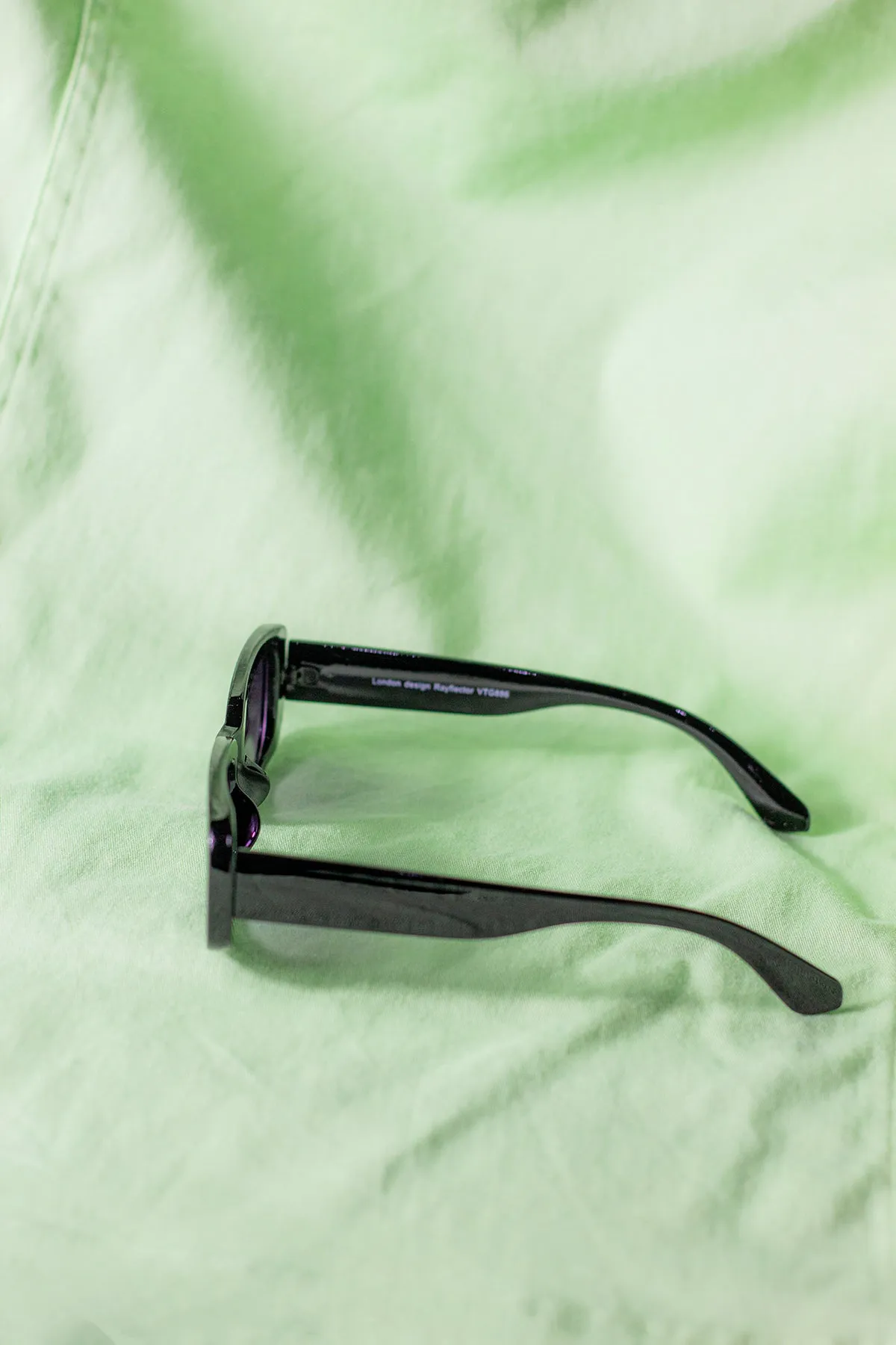 Rounded Rectangle 90s Look Sunglasses