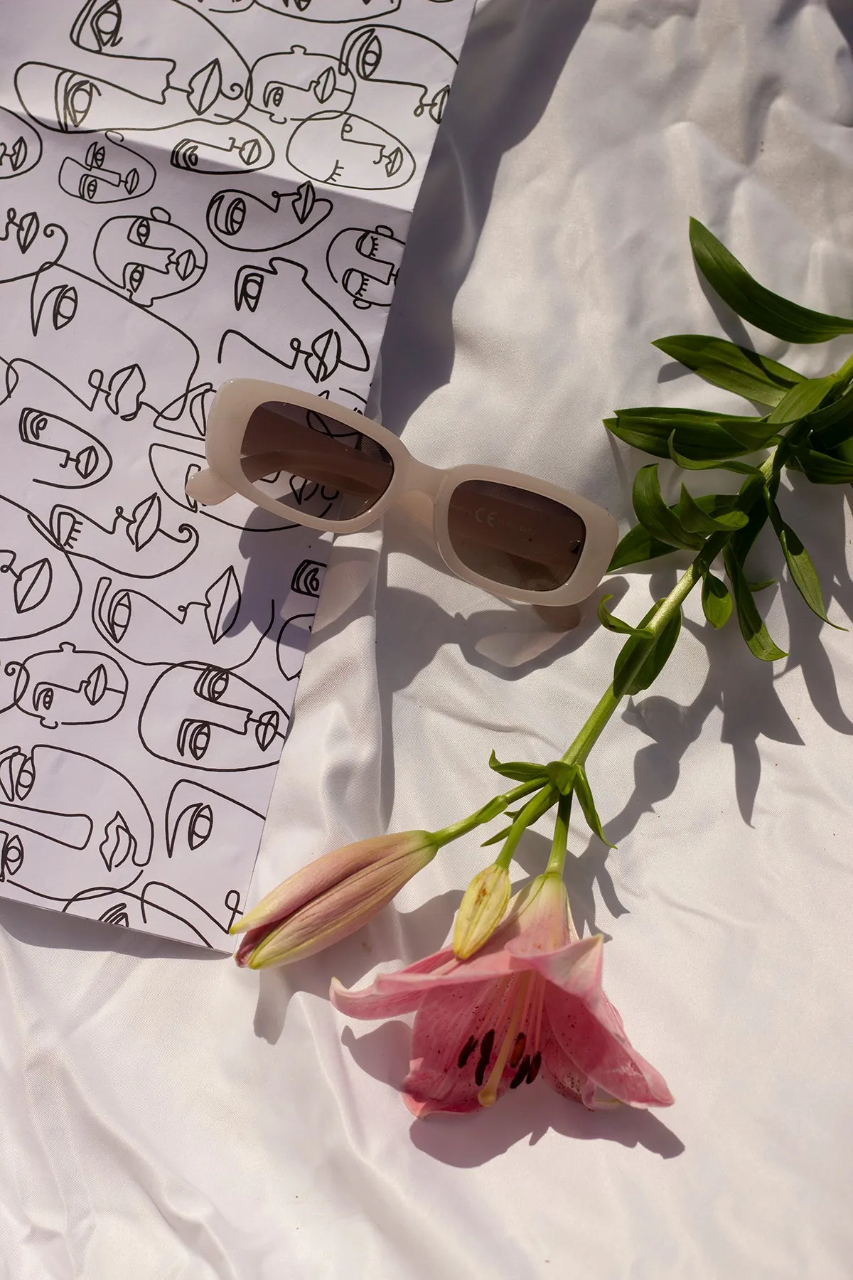 Rounded Rectangle 90s Look Sunglasses