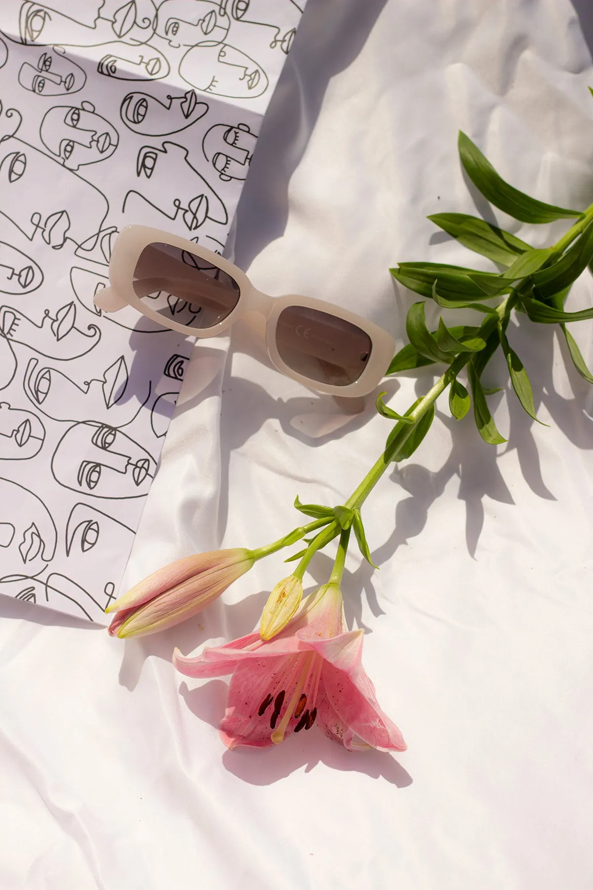 Rounded Rectangle 90s Look Sunglasses