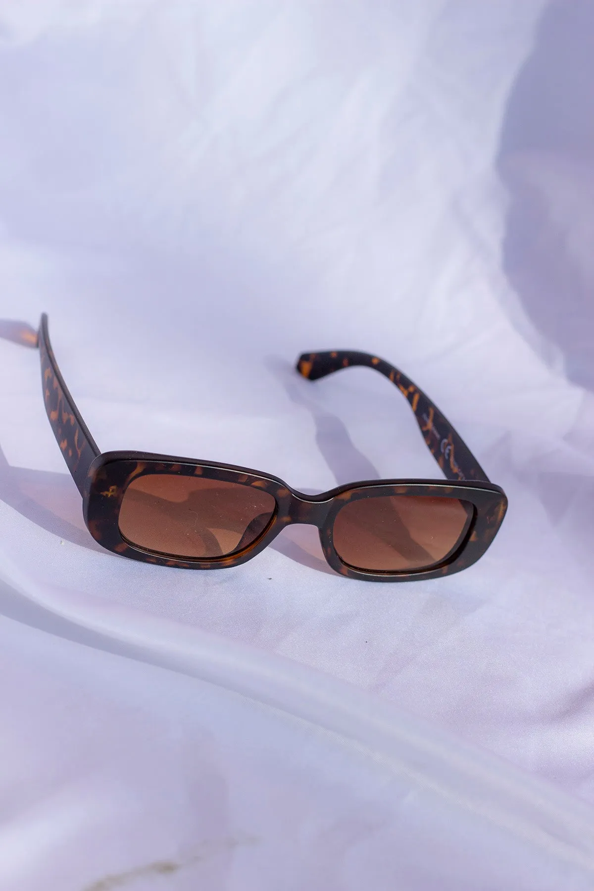 Rounded Rectangle 90s Look Sunglasses