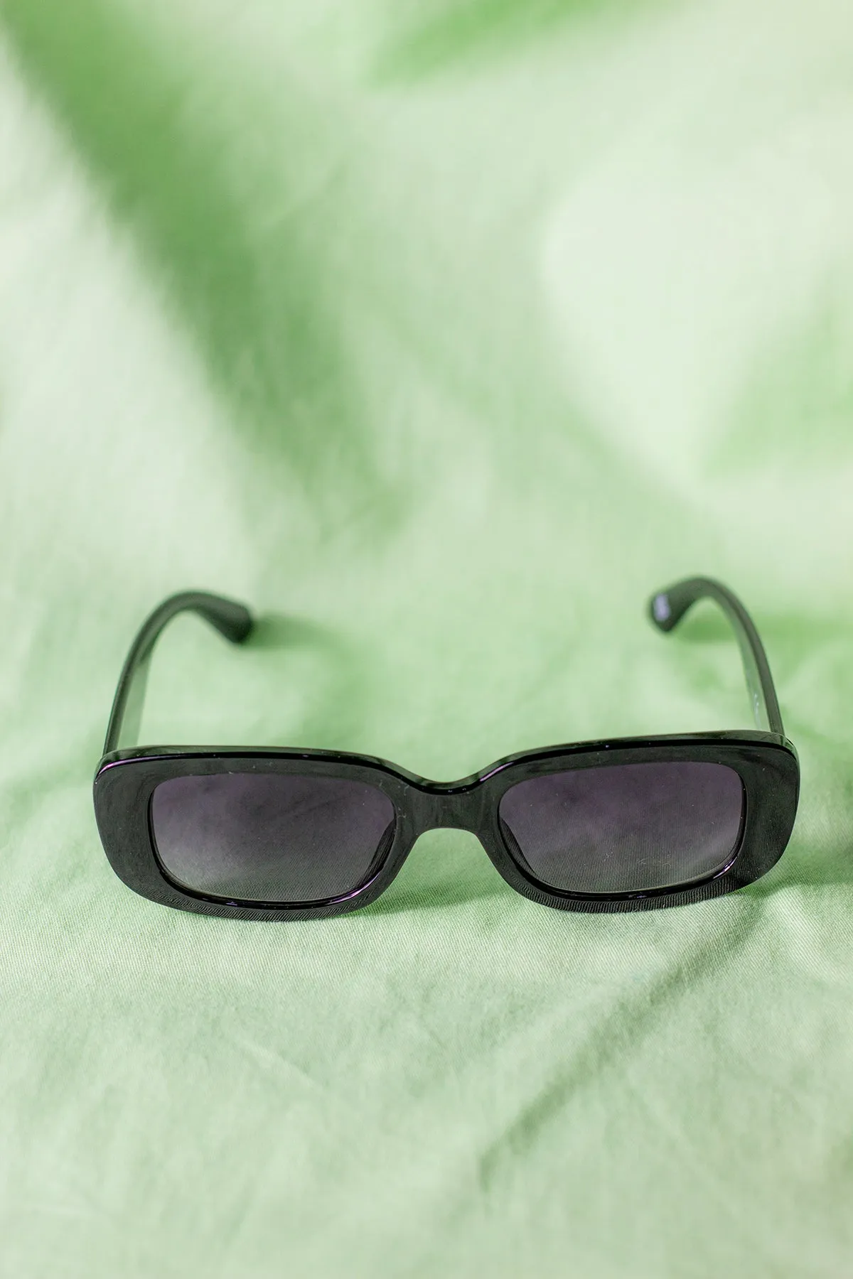Rounded Rectangle 90s Look Sunglasses