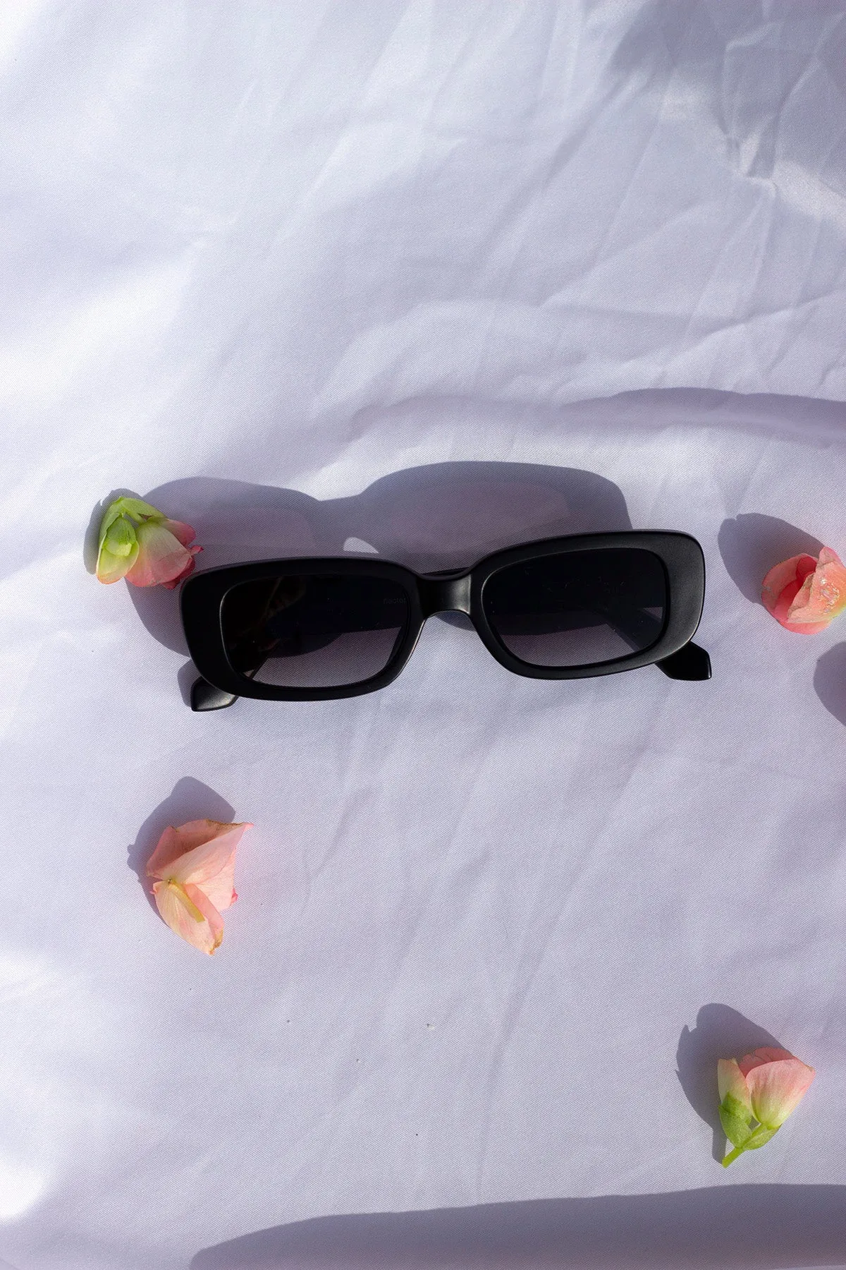 Rounded Rectangle 90s Look Sunglasses