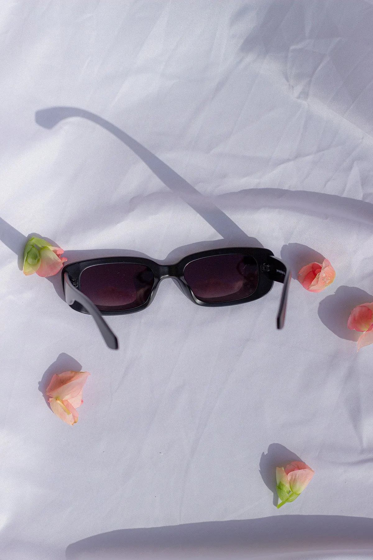 Rounded Rectangle 90s Look Sunglasses