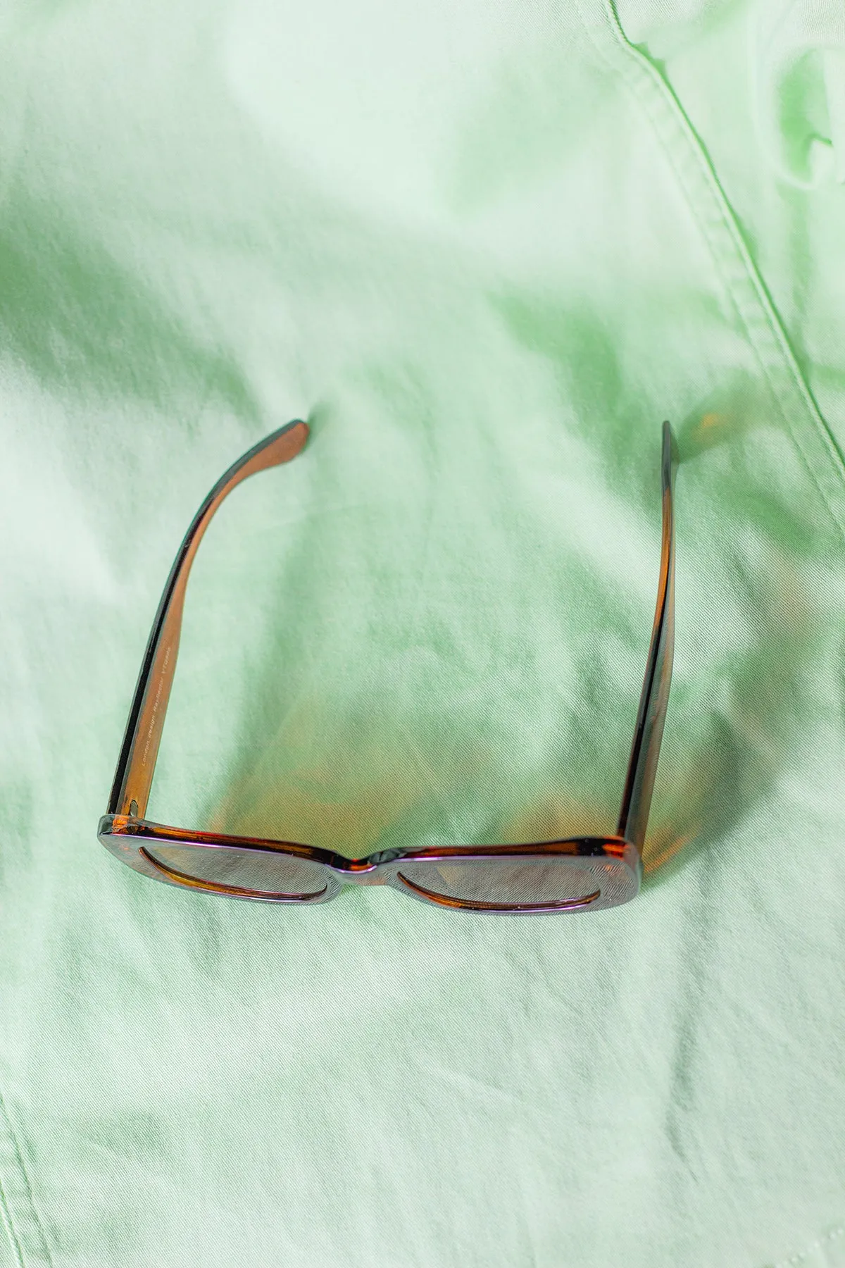 Rounded Rectangle 90s Look Sunglasses