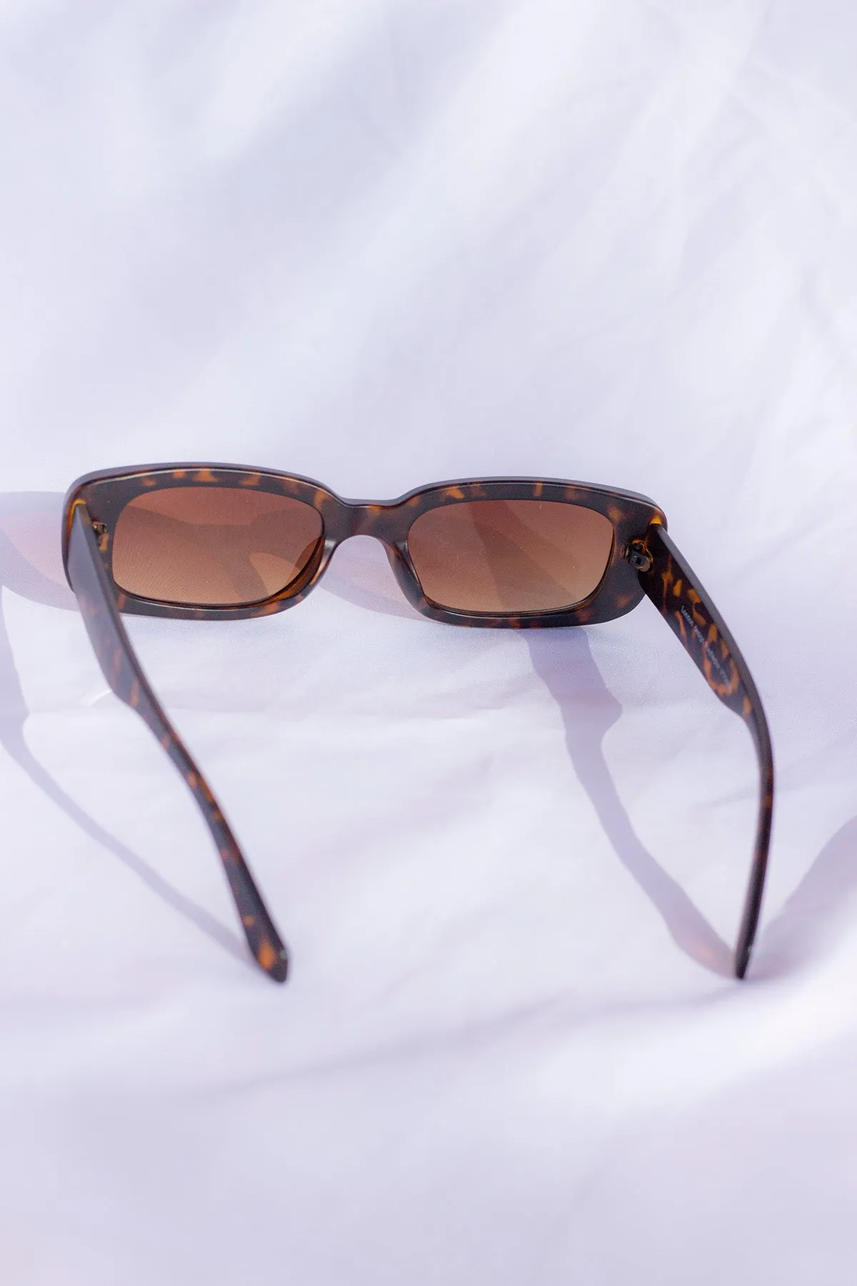 Rounded Rectangle 90s Look Sunglasses