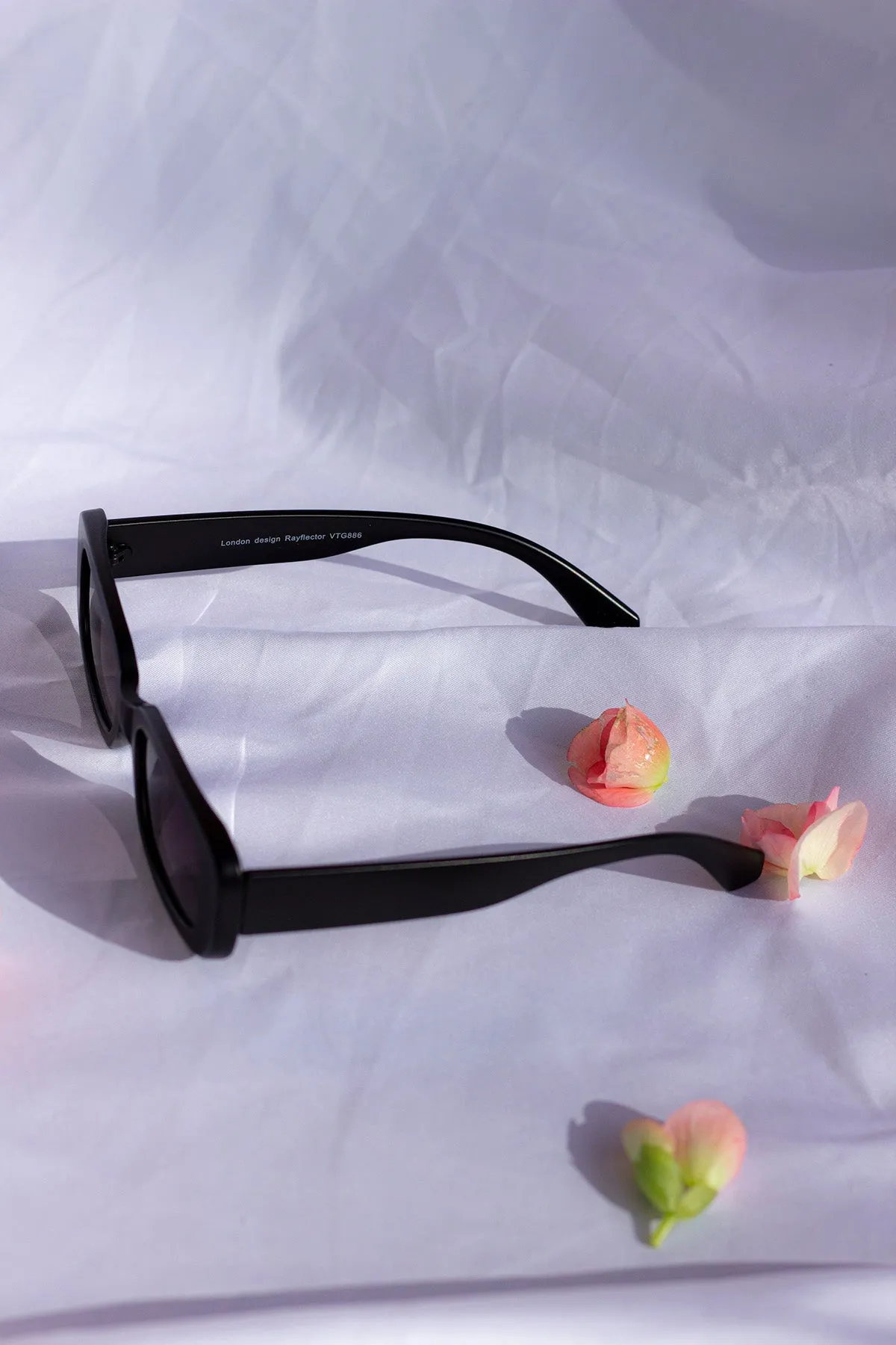 Rounded Rectangle 90s Look Sunglasses