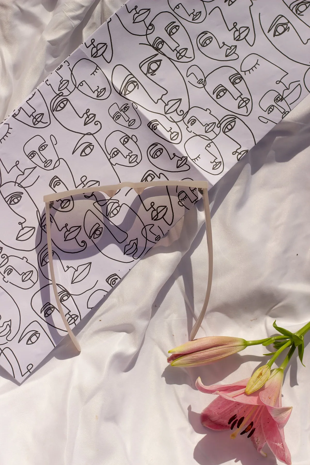 Rounded Rectangle 90s Look Sunglasses