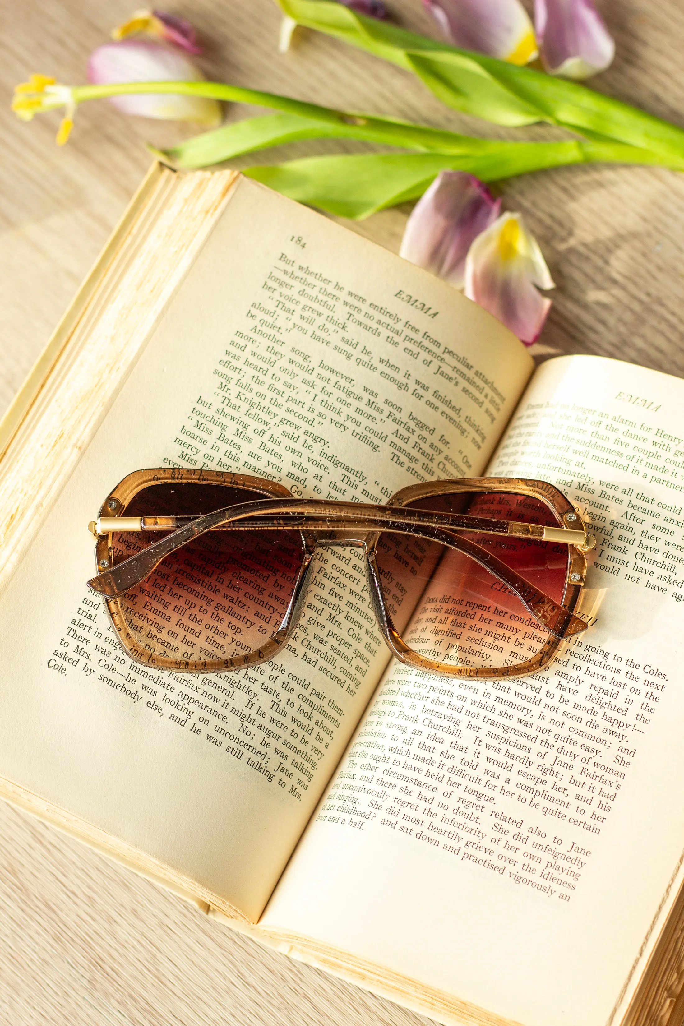 Rounded Square Screw Detail Side Arm Sunglasses