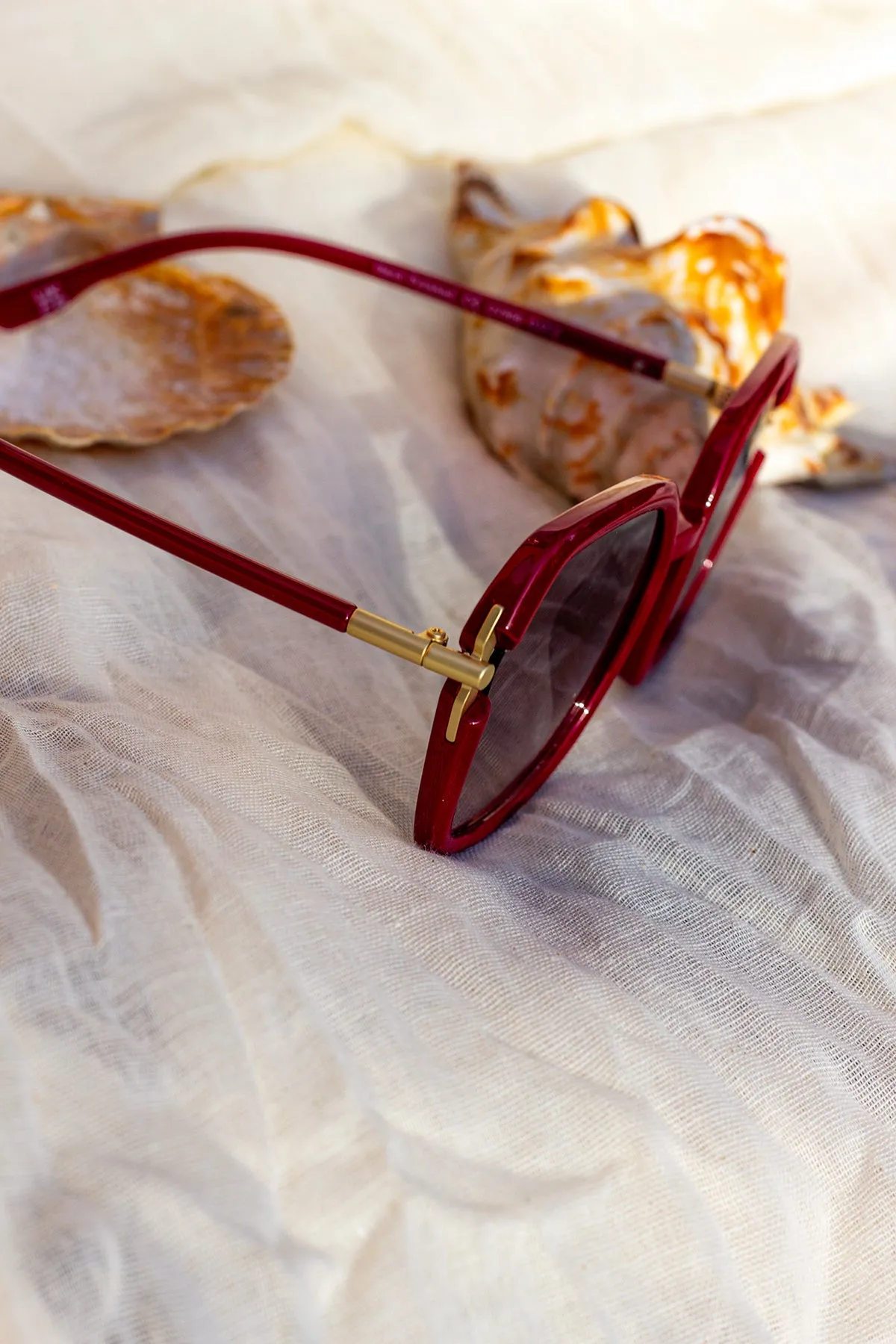 Rounded Square Screw Detail Side Arm Sunglasses