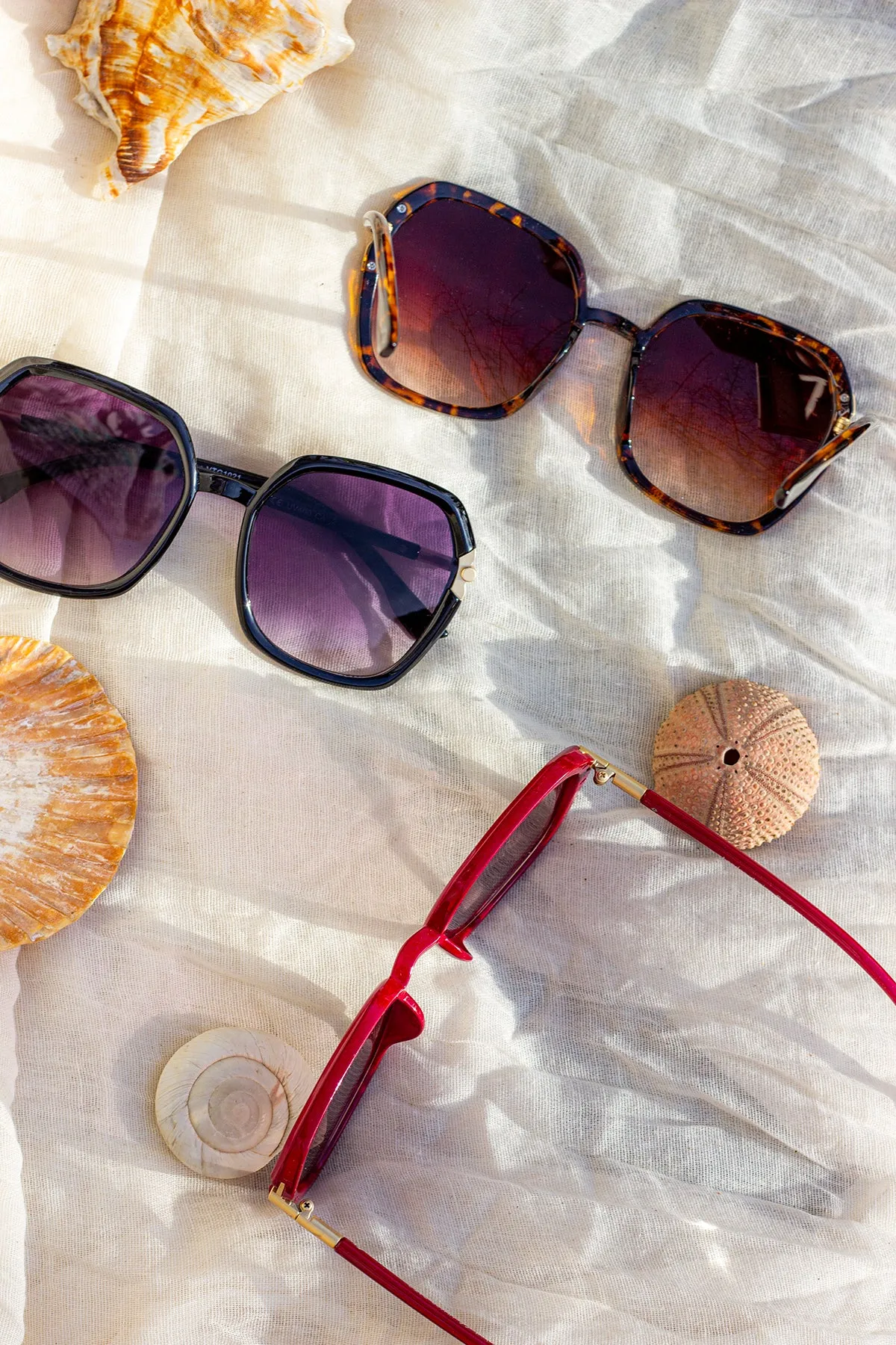 Rounded Square Screw Detail Side Arm Sunglasses