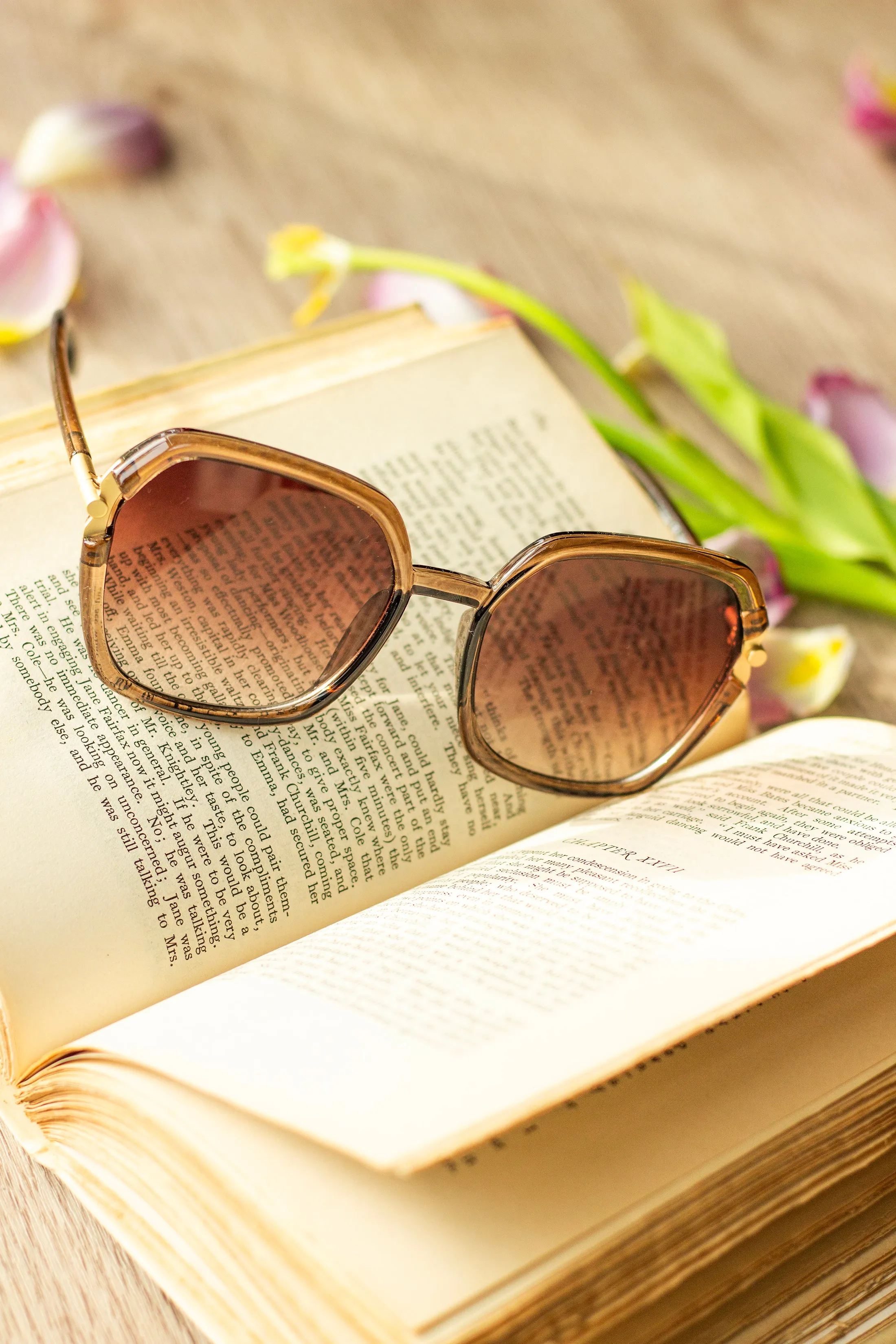 Rounded Square Screw Detail Side Arm Sunglasses