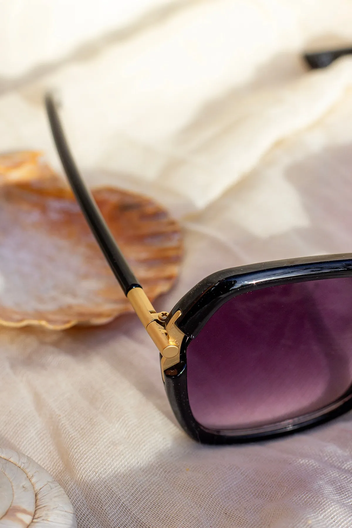 Rounded Square Screw Detail Side Arm Sunglasses