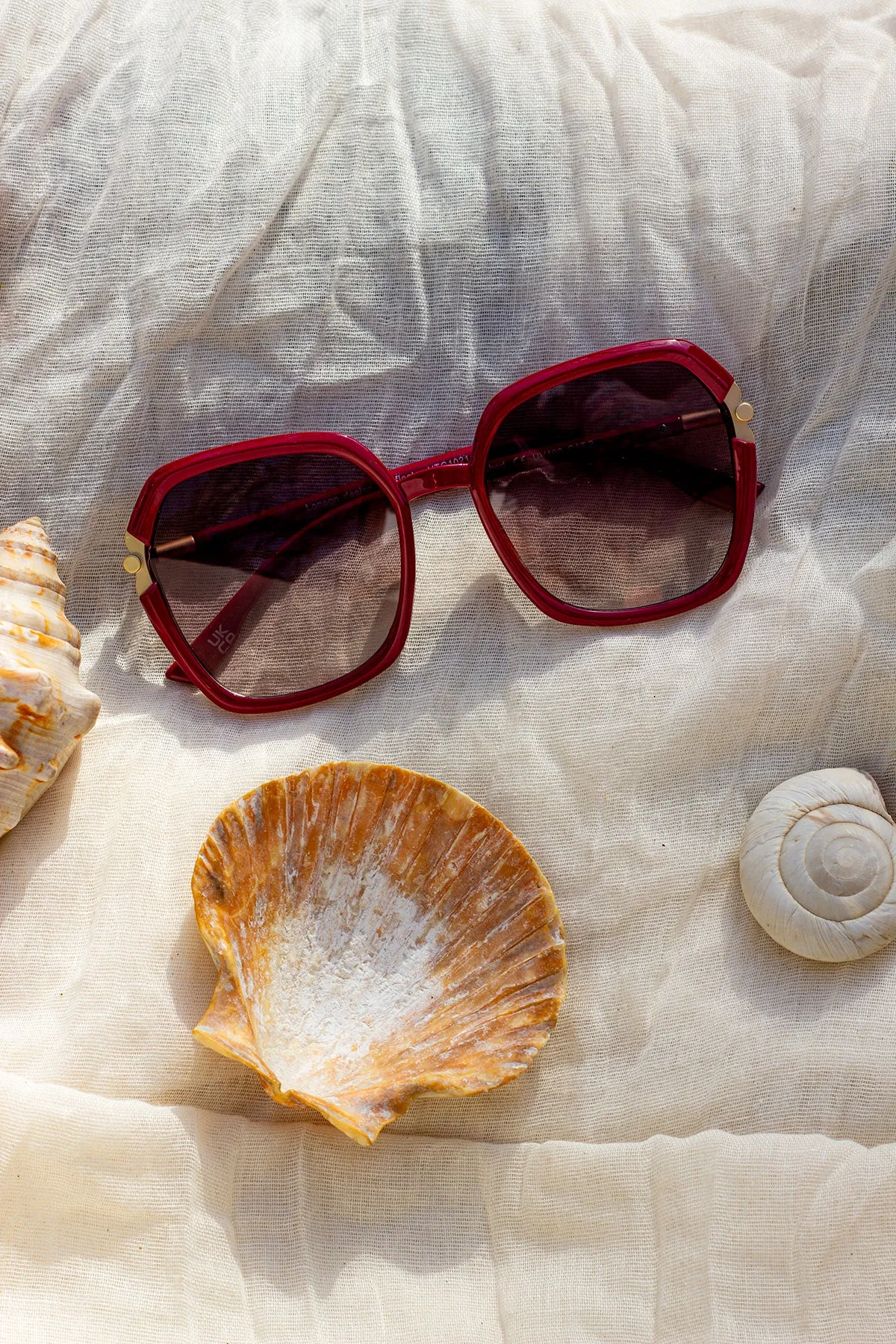 Rounded Square Screw Detail Side Arm Sunglasses
