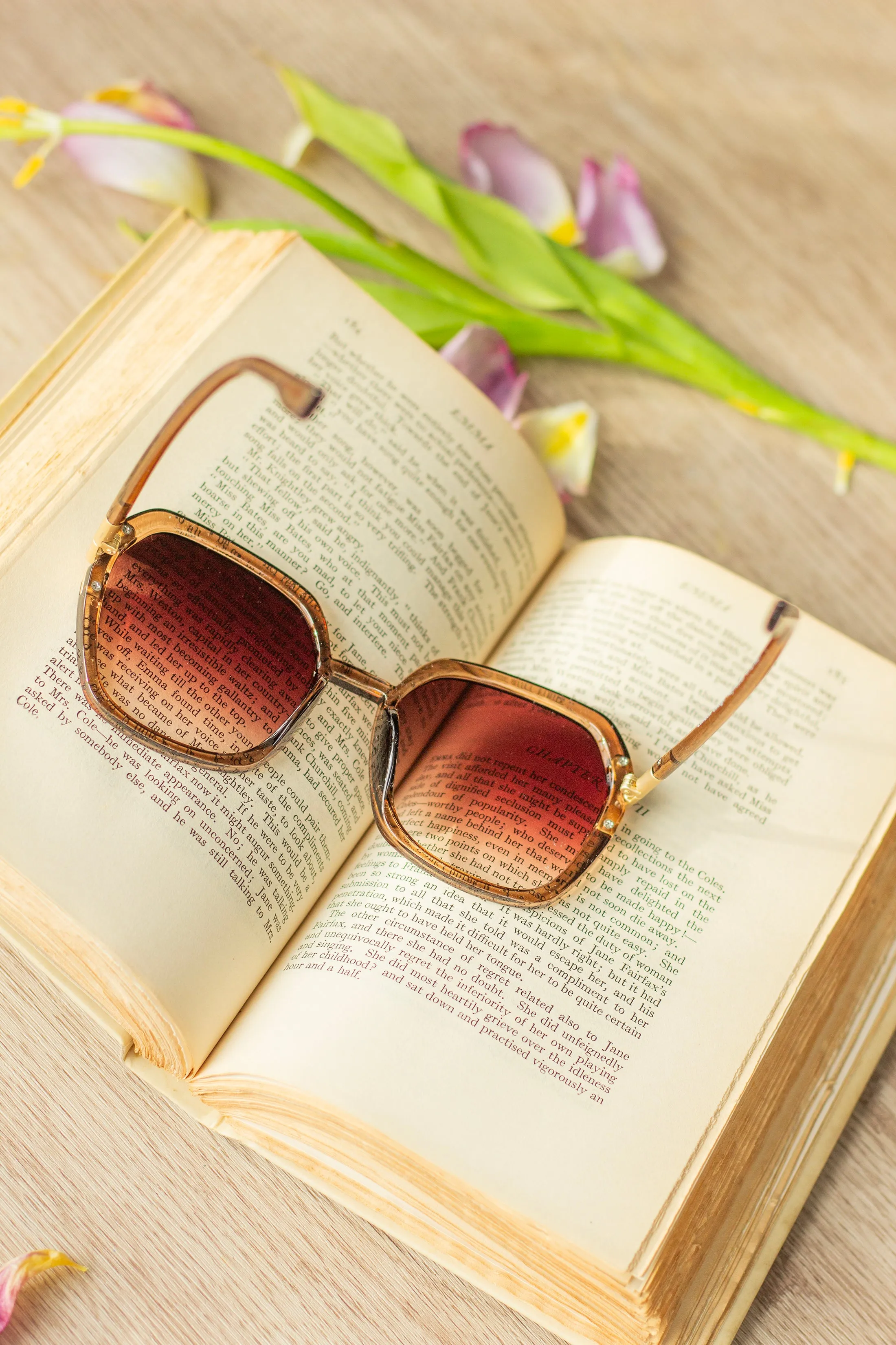 Rounded Square Screw Detail Side Arm Sunglasses