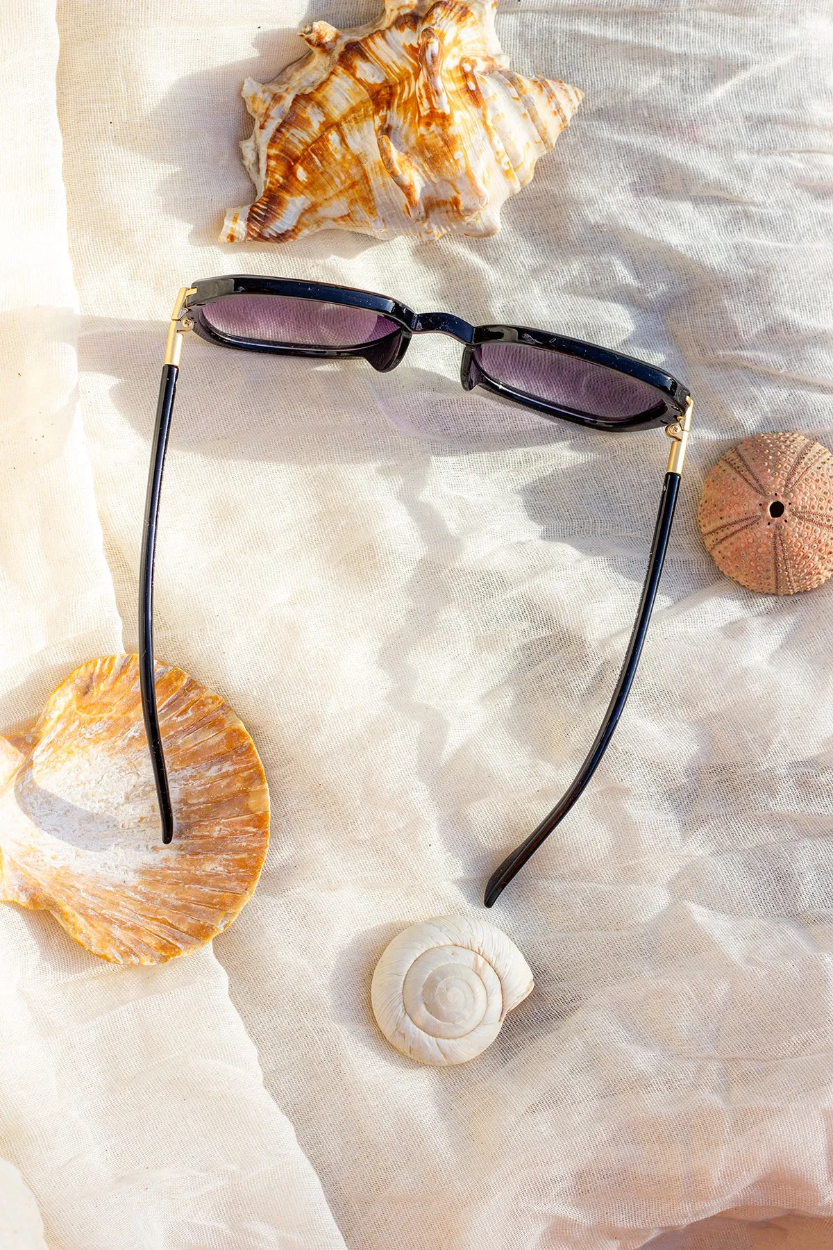Rounded Square Screw Detail Side Arm Sunglasses