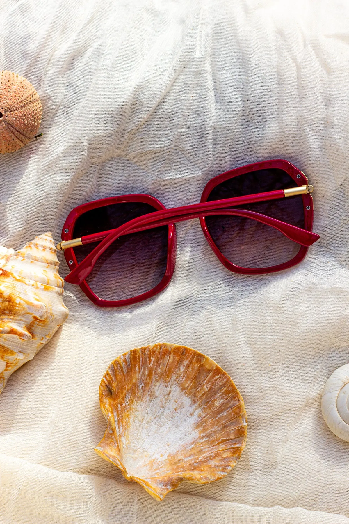 Rounded Square Screw Detail Side Arm Sunglasses