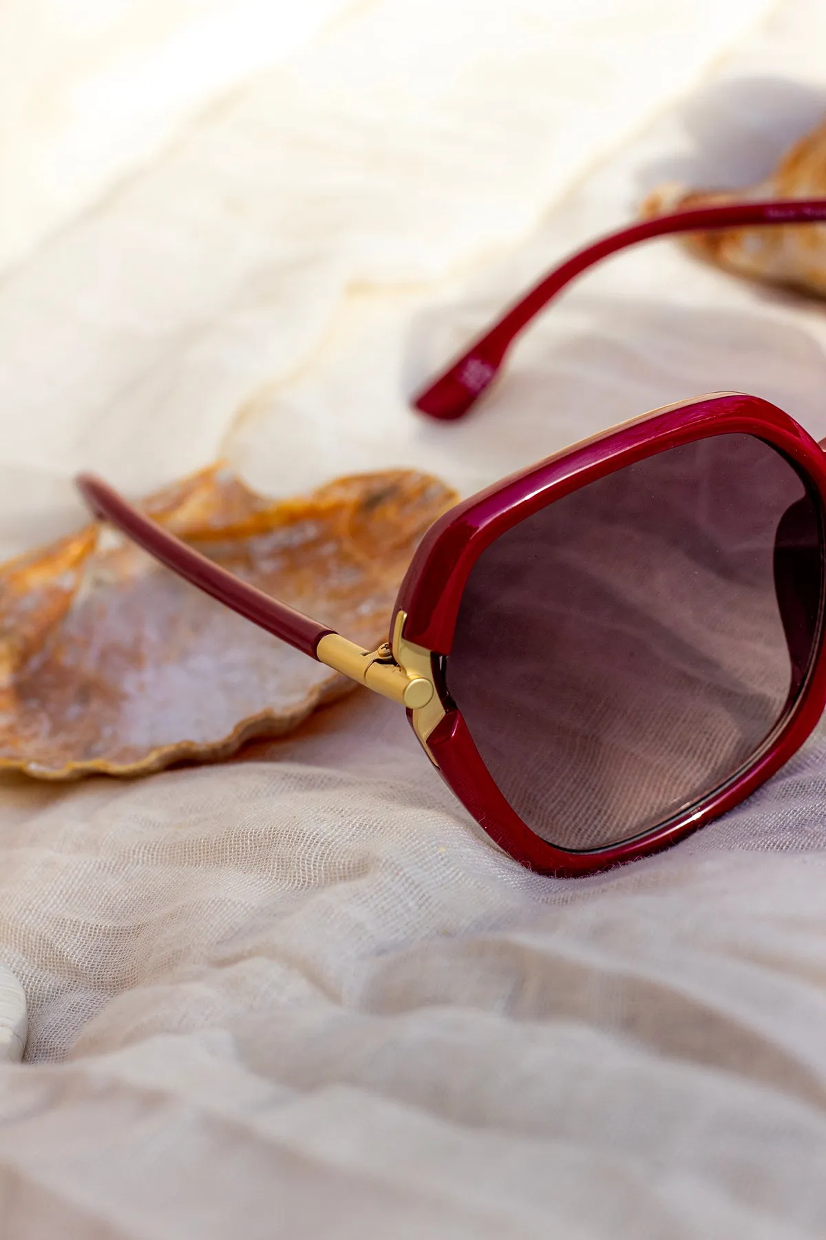 Rounded Square Screw Detail Side Arm Sunglasses