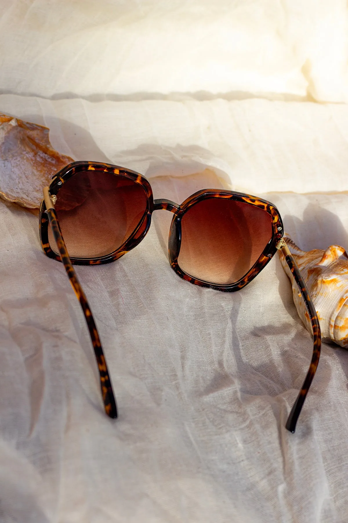 Rounded Square Screw Detail Side Arm Sunglasses