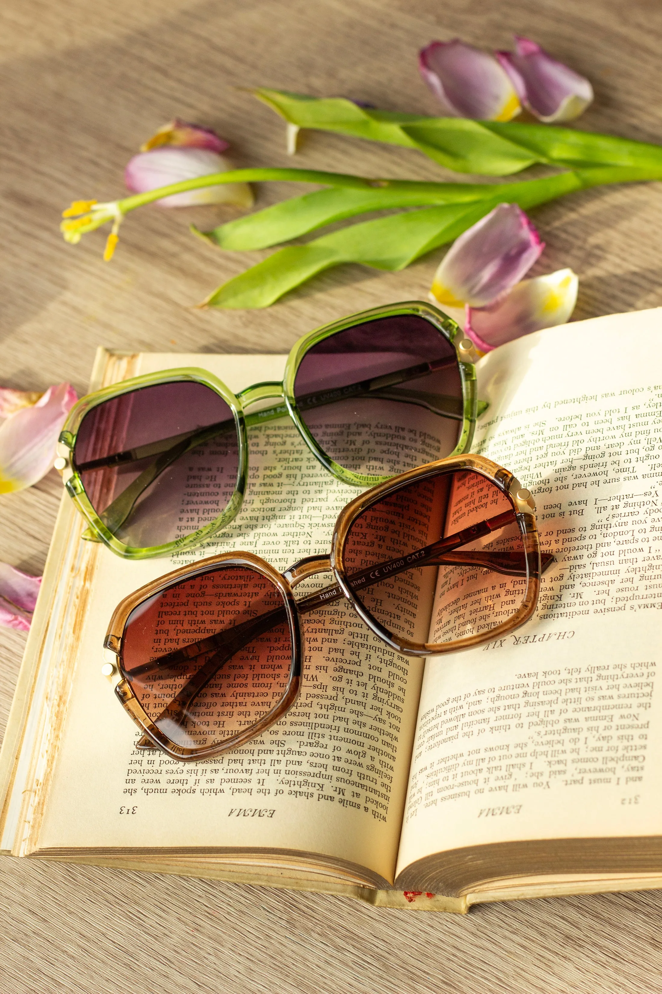 Rounded Square Screw Detail Side Arm Sunglasses
